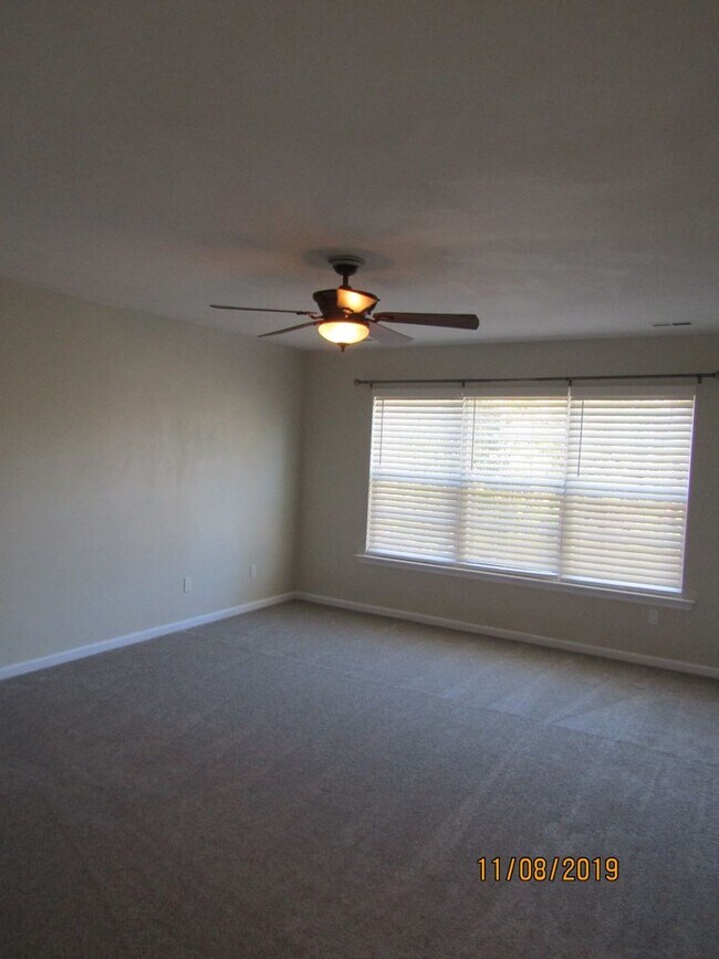 Building Photo - Weeping Cedar Trail