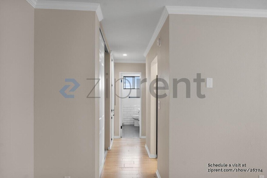 Building Photo - 117 S Doheny Dr