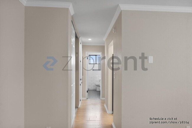 Building Photo - 117 S Doheny Dr