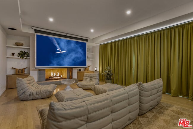 Building Photo - 5201 Vía Donte