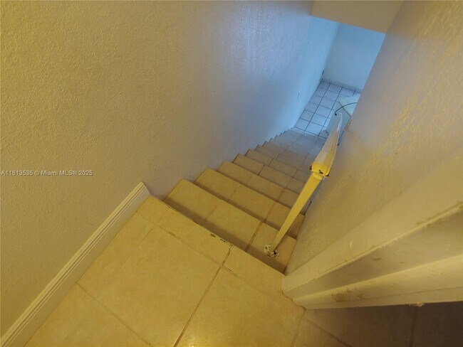 Building Photo - 1305 W 53rd St