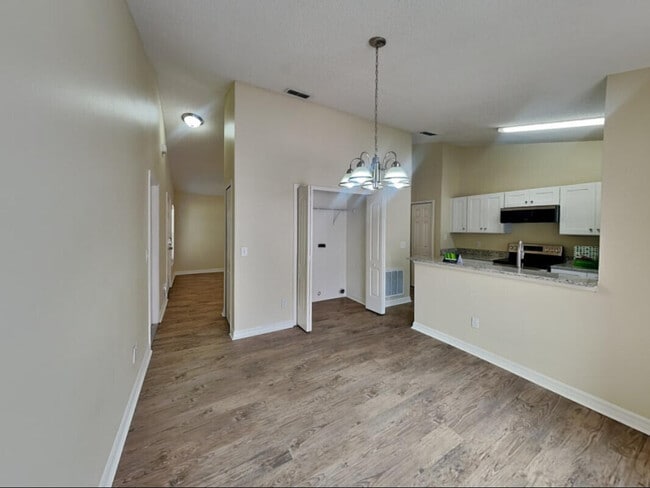 Building Photo - 3651 SW Voyager St