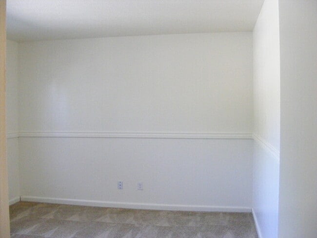 Building Photo - 8823 Salmon Falls Dr