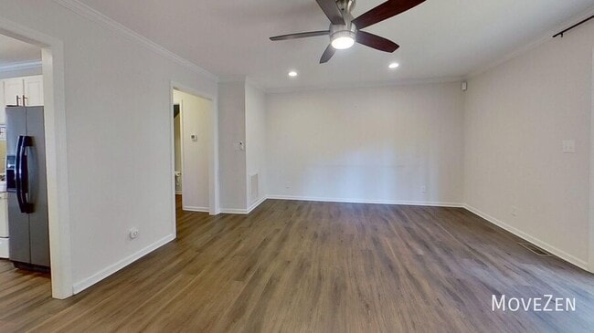 Building Photo - 5622 Darrow Dr