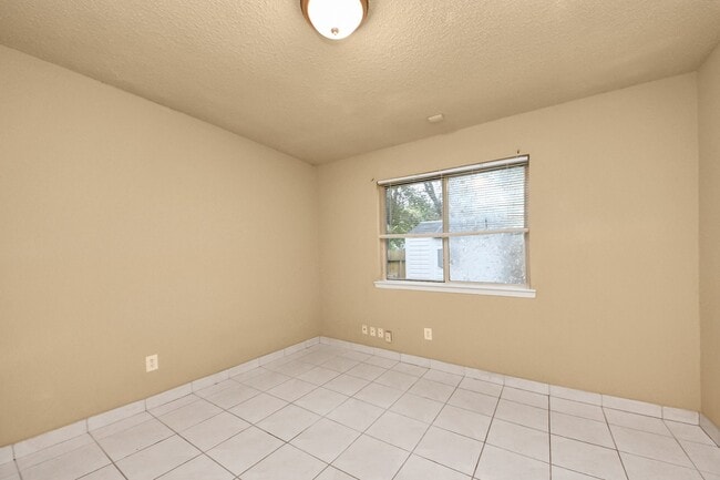 Building Photo - 10711 Forest Leaf Dr