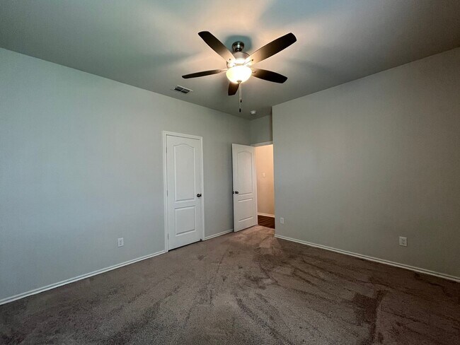 Building Photo - 917 Martin St