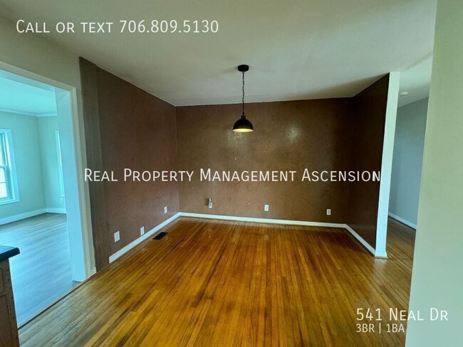 Building Photo - 541 Neal Dr