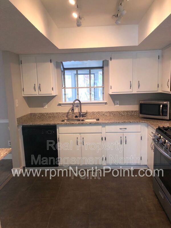 Building Photo - 676 Anderson Walk