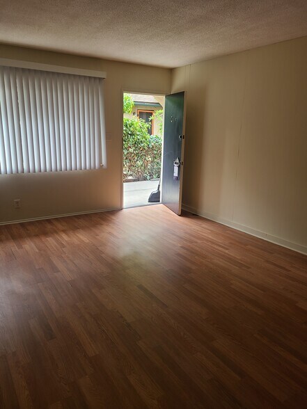 Building Photo - 2414 Hadley Ln