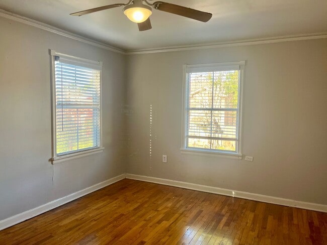 Building Photo - Great location in Garden District seconds from Downtown and LSU!