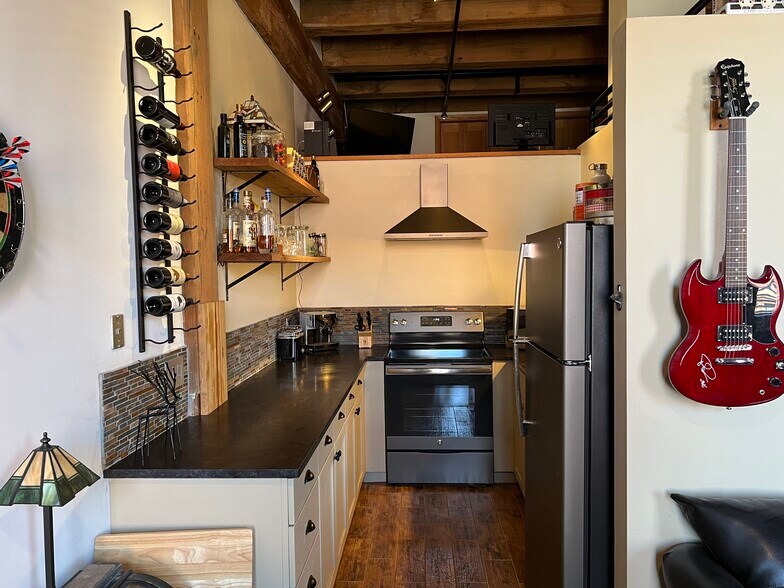 Kitchen - 289 5th St E