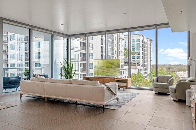 Building Photo - Luxury Corner Unit in Downtown Orlando’s Premier High-Rise Building