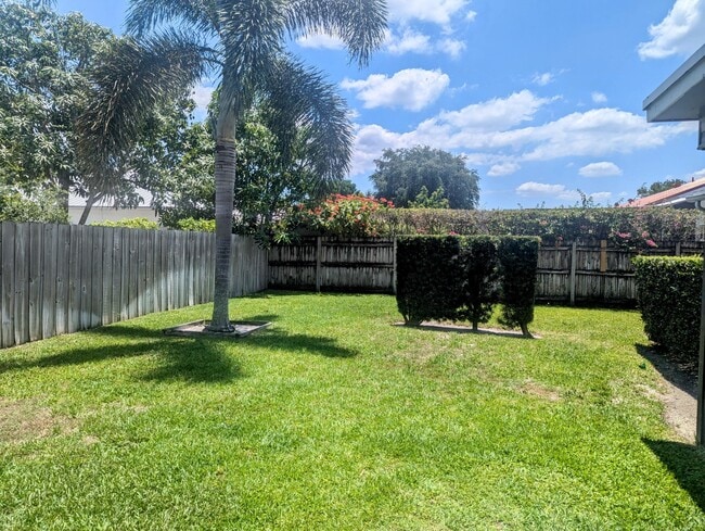 Building Photo - 1352 Riverside Cir