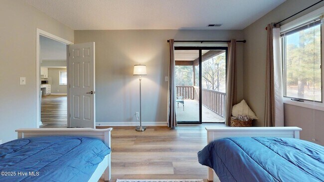 Building Photo - 704 Dover St