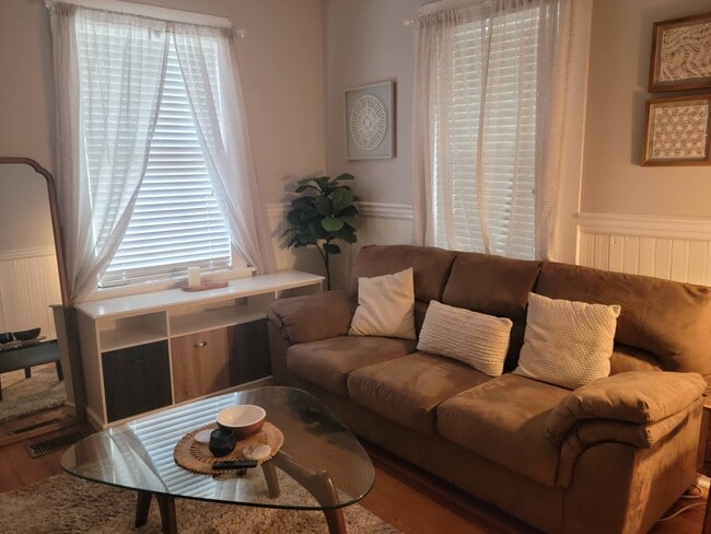 Building Photo - 524 E Gwinnett Ln