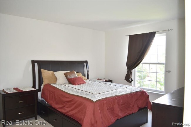 Building Photo - 7212 Tonnelle Ave