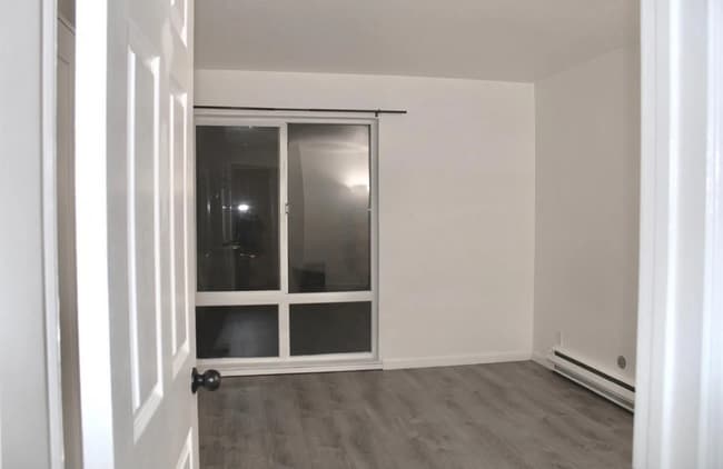 Building Photo - Great condo unit in a gated community.
