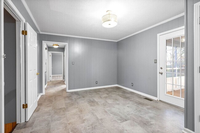 Building Photo - 3 Bedroom Home for Rent in St. B!
