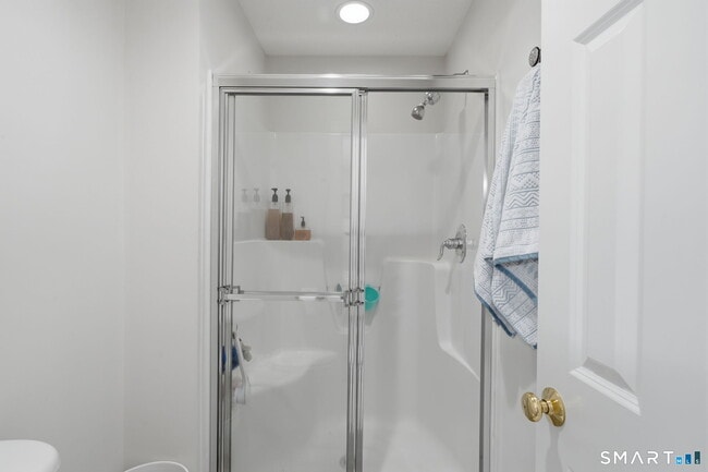 Building Photo - 7 Bridlewood