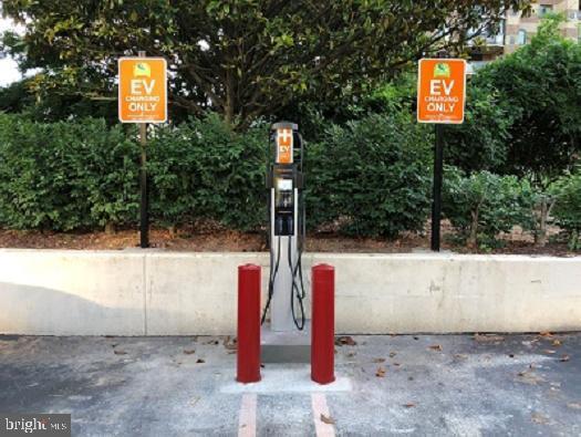 Building Photo - 8350 Greensboro Dr