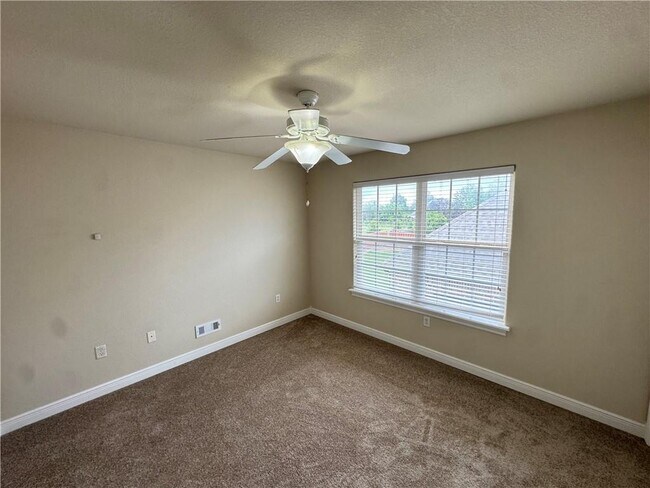 Building Photo - 407 Lyndal Ln