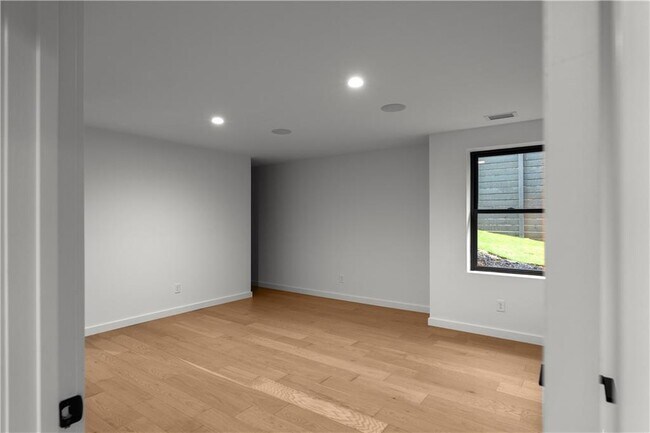 Building Photo - 3566 Cantrell Rd NE