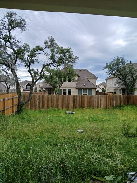 Building Photo - 2320 Calvert Dr