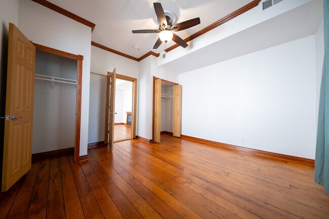 Building Photo - 1417 6th St NE