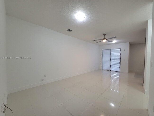 Building Photo - 492 SW 91st Pl
