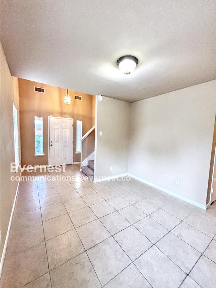 Building Photo - 19402 Sandy Woods Dr