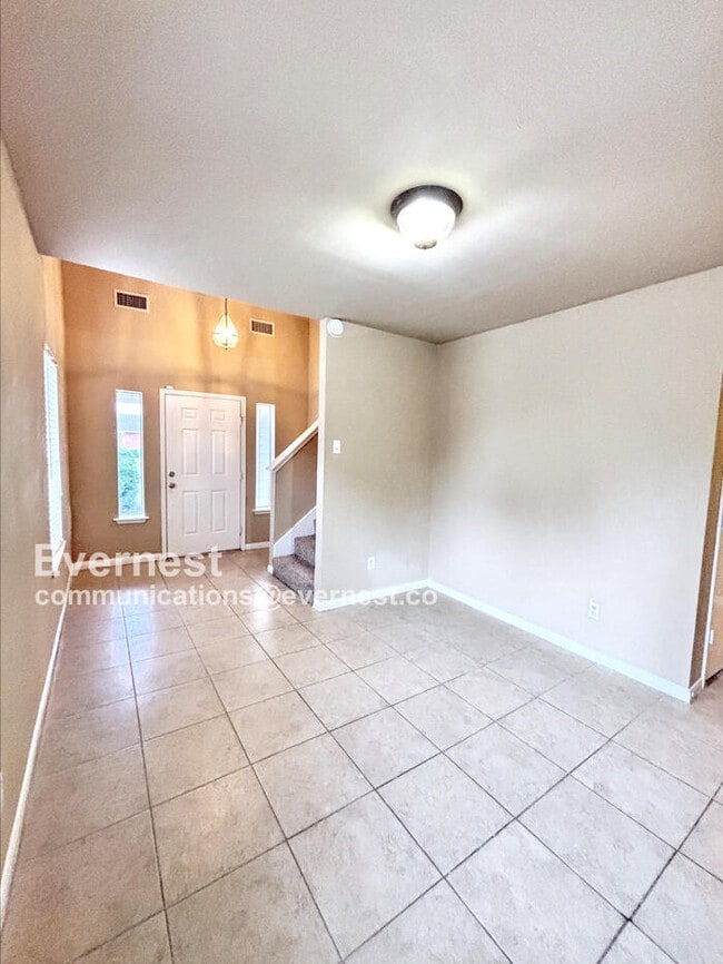 Building Photo - 19402 Sandy Woods Dr