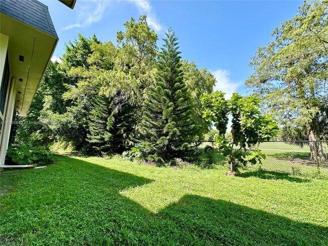 Building Photo - 7831 N Colony Cir