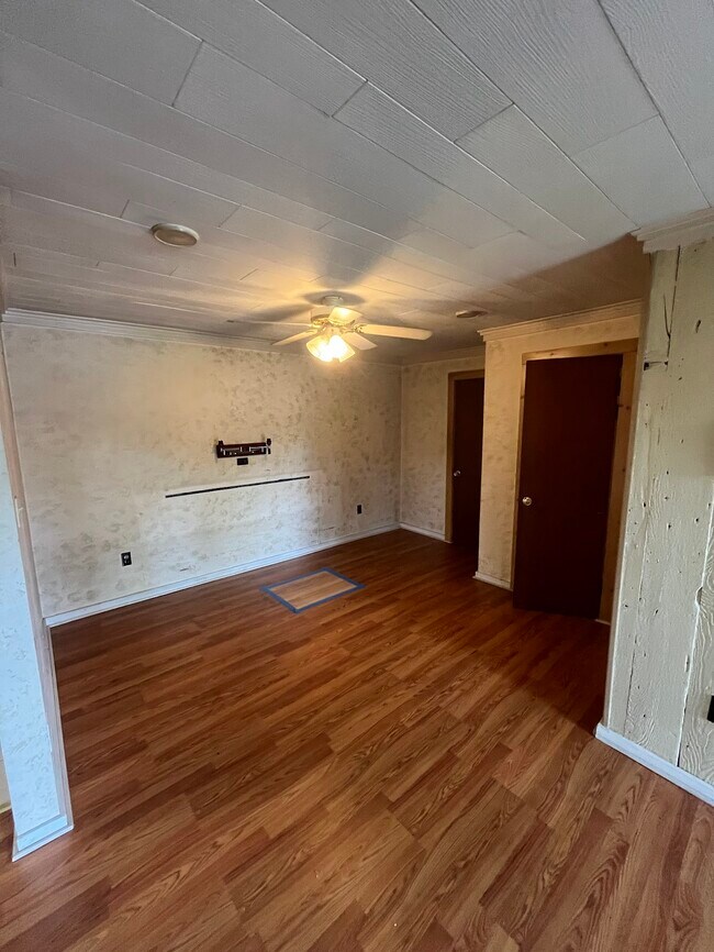Building Photo - Chestnut Grove Village 17, 18, 19
