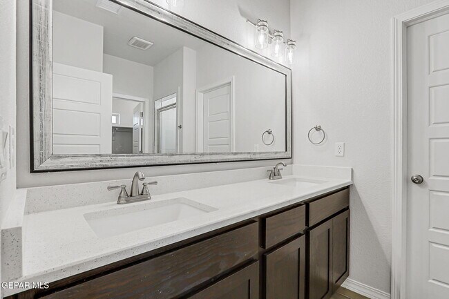 Building Photo - 2505 Mike Price Dr