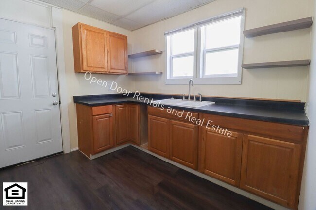 Building Photo - $200 off first months rent! 3 bedroom home...