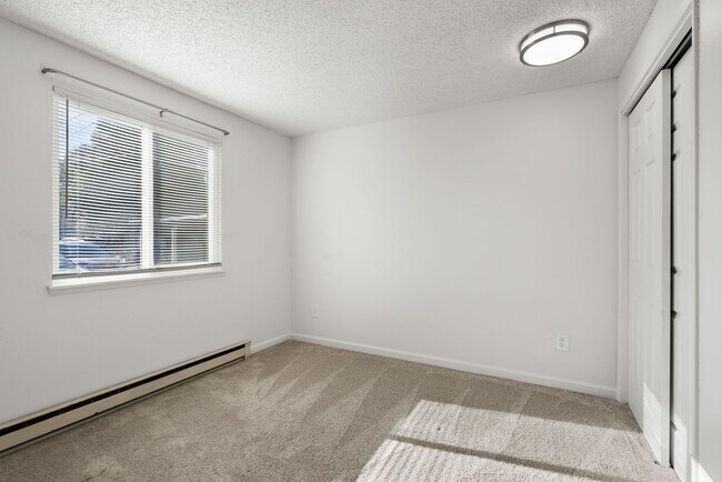 Building Photo - 6125 N Addison St