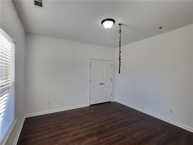 Building Photo - 5295 Rustic Ct