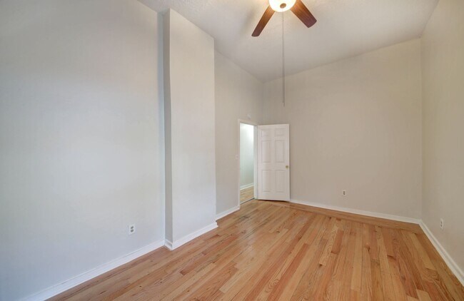 Building Photo - 602 W 36th St