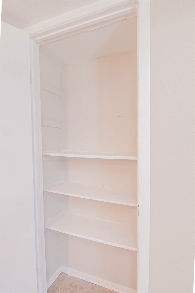 Building Photo - 15806 Val Verde Dr