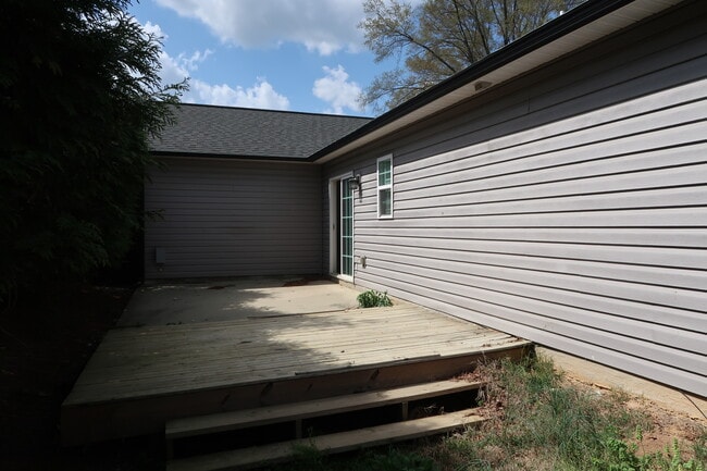 Building Photo - 210 Orch Pk Ln