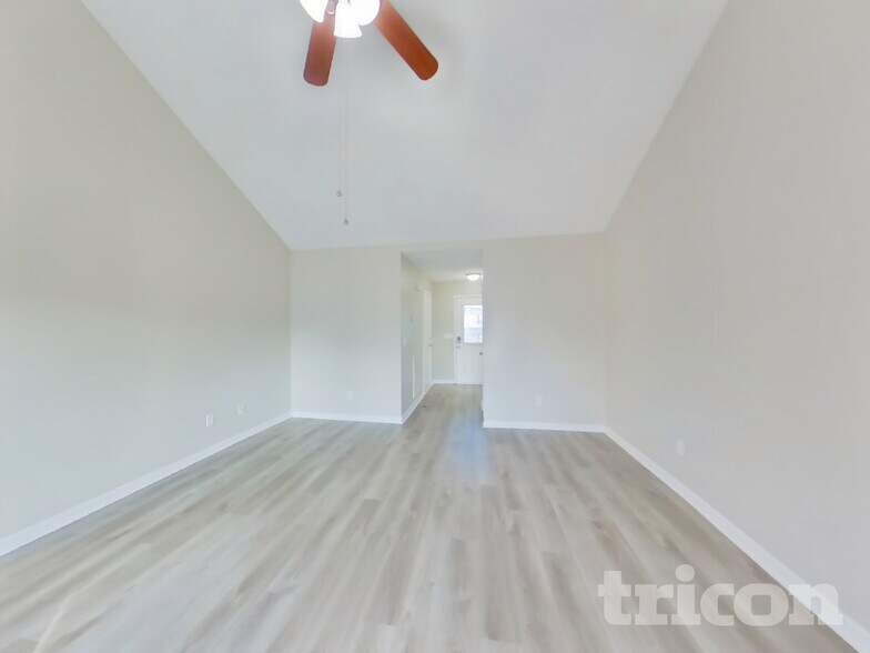 Building Photo - 121 Willowleaf Ln