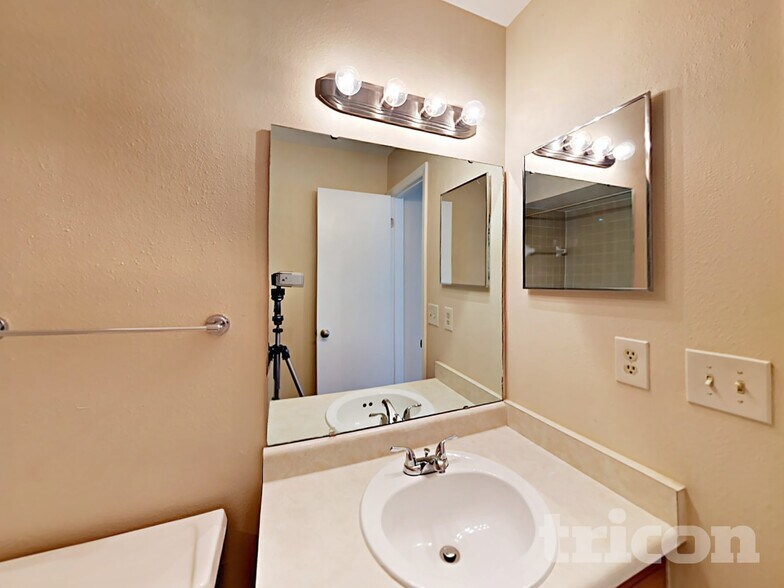 Building Photo - 1239 La Mesa Ave