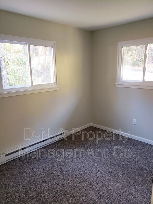 Building Photo - 307 Adams Dr