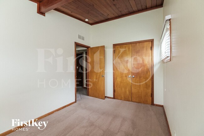 Building Photo - 1054 Kenmore Ave