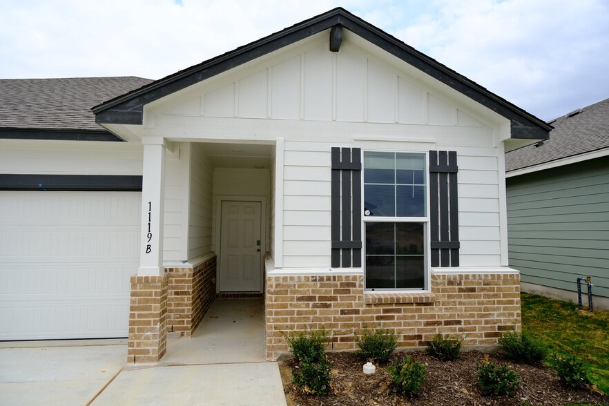 Building Photo - 1119 Stone Vly Rd
