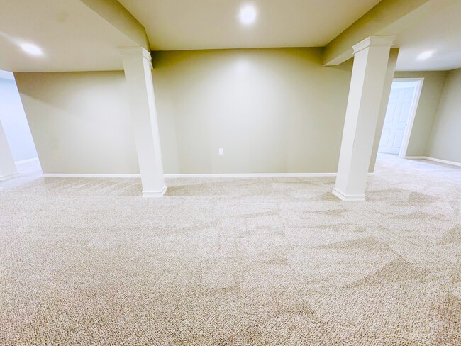 Building Photo - 6752 Coffman Dr