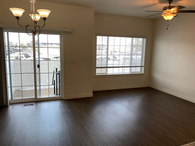 Building Photo - Cute Orem Townhome