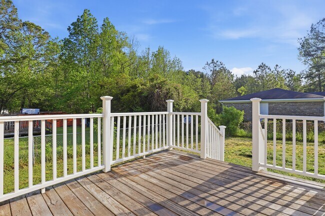 Building Photo - Ash St Ex