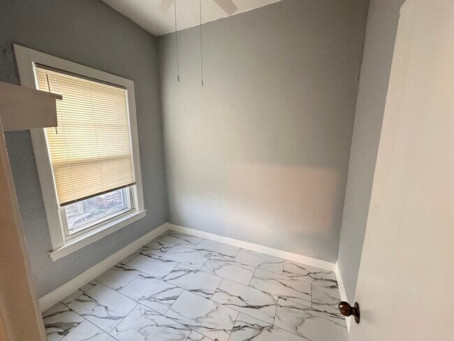 Building Photo - 218 Princeton St