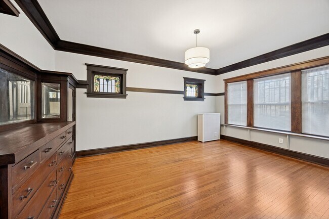 Building Photo - 5904 W Midway Park